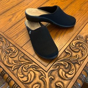 BLACK KNIT FLY FLOT MULES